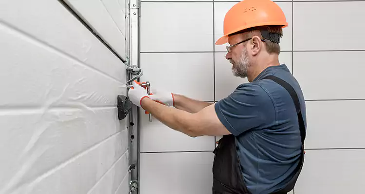 Emergency Garage Door Repair in Naples, FL