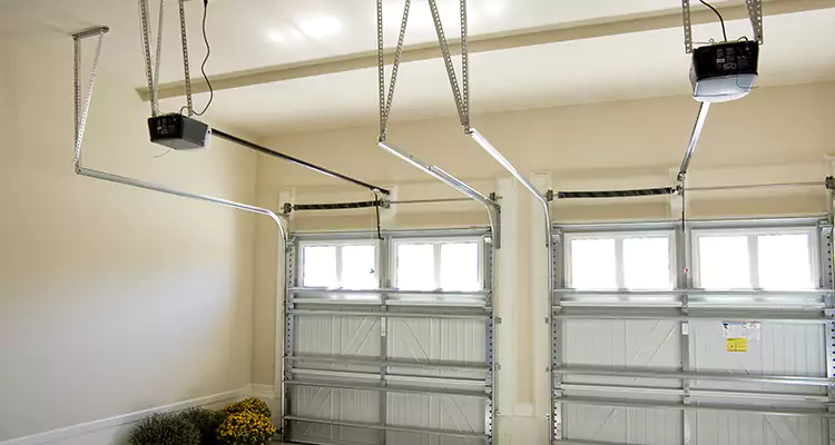 Residential Emergency Garage Door Repair in Naples, FL